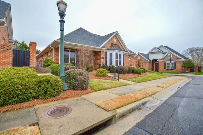 Building Photo - 986 Blakeley Walk