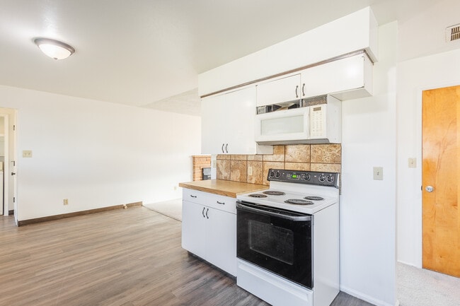 Building Photo - 1609 N Plateau Ave