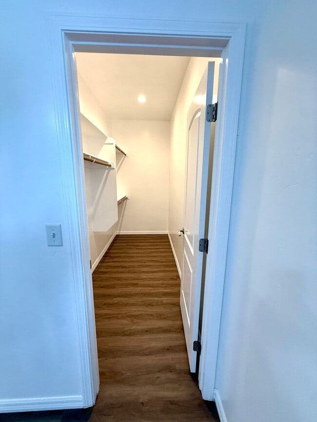 Building Photo - Great 3 Bedroom, 2 Bathroom Home Centrally Located- Available Now!