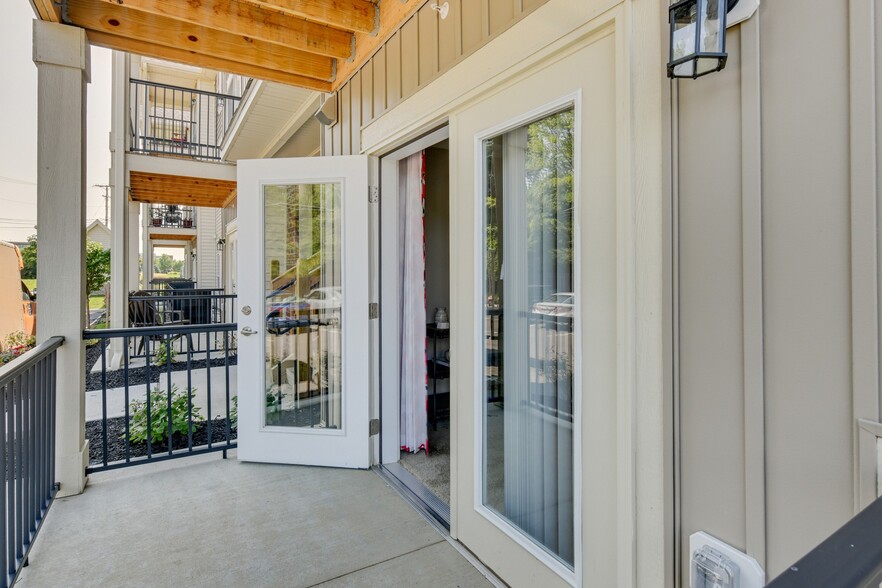 Building Photo - East Meadows