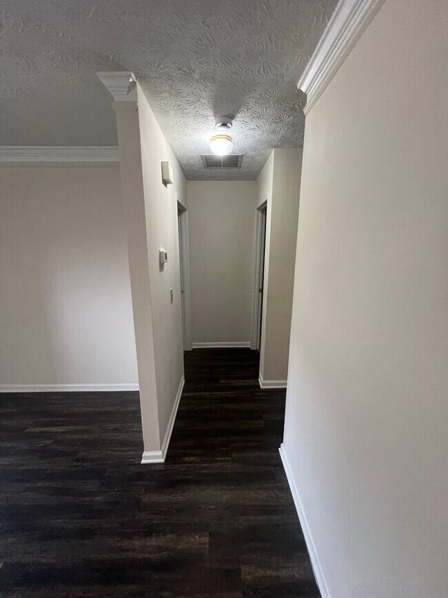 Building Photo - Finally 2 bedroom 1 bath ranch duplex available in Lawrenceville!!!