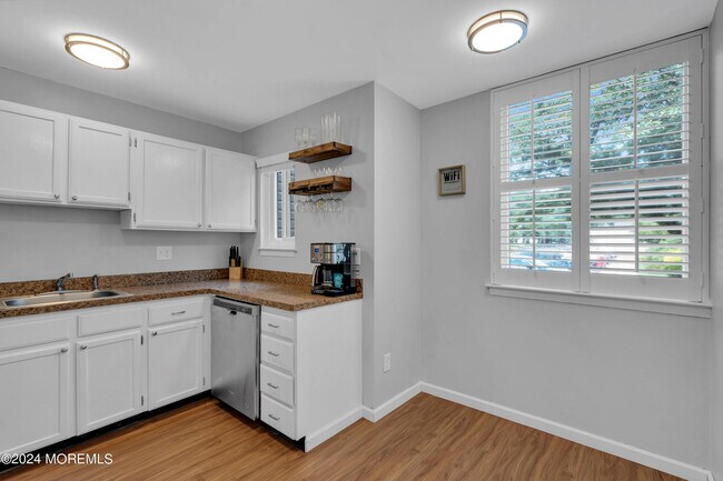 Building Photo - 8 Fern Ct