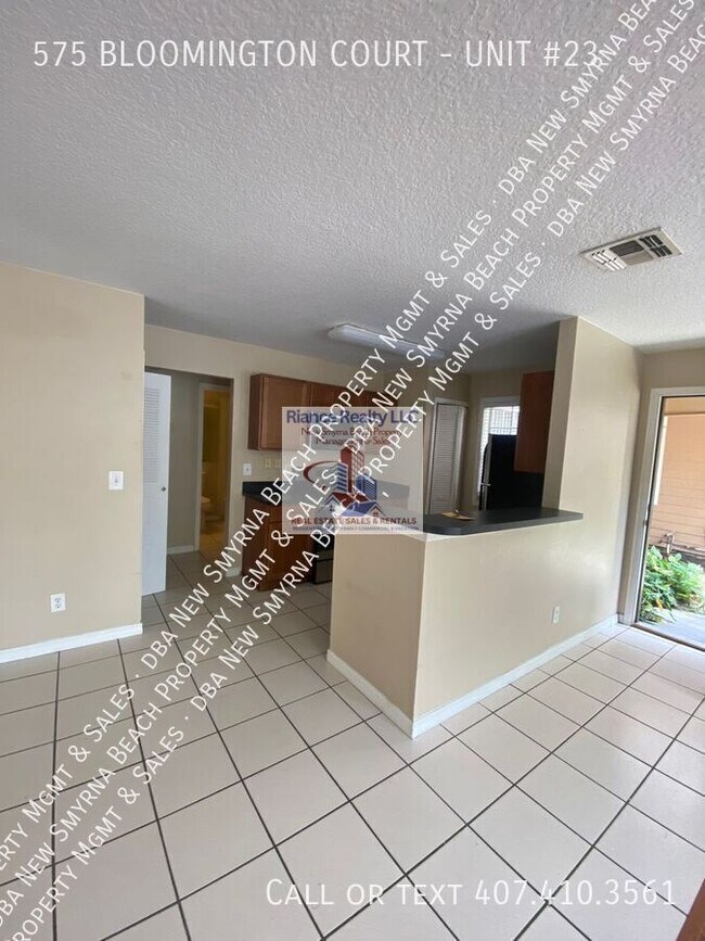 Building Photo - 575 Bloomington Ct