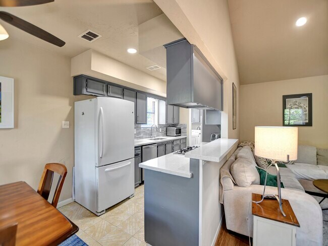 Building Photo - 21902 Meadowhill Dr