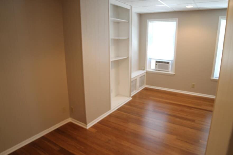 Living Room - 1313 N Scott St