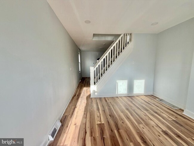 Building Photo - 726 Genesee St