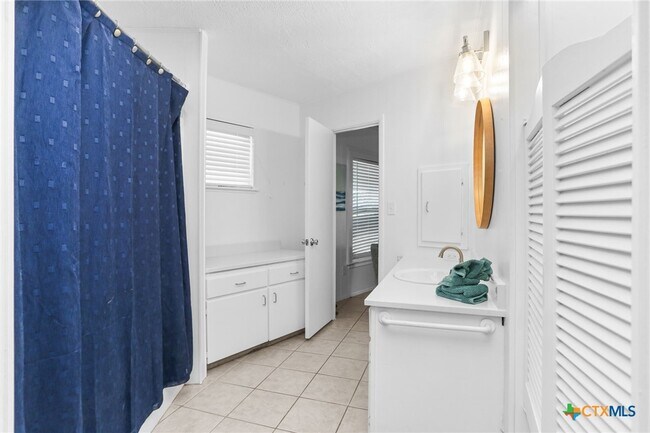 Building Photo - 1433 Riviera Dr