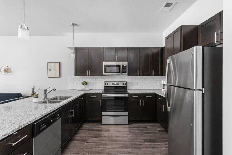 Building Photo - 8506 Westfield Blvd