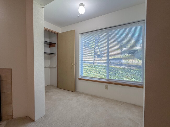 Building Photo - 975 Aberdeen Ave NE