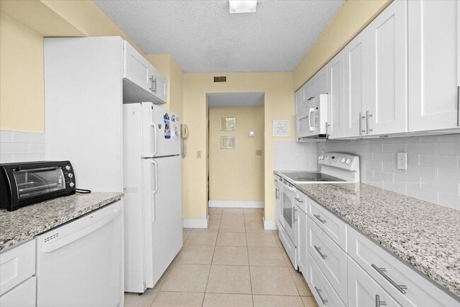 Building Photo - 2255 Lindell Blvd