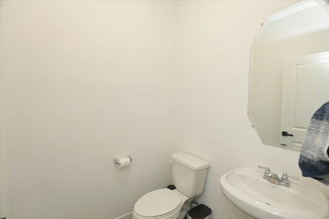 Building Photo - 14463 Cedar Ledge Ln