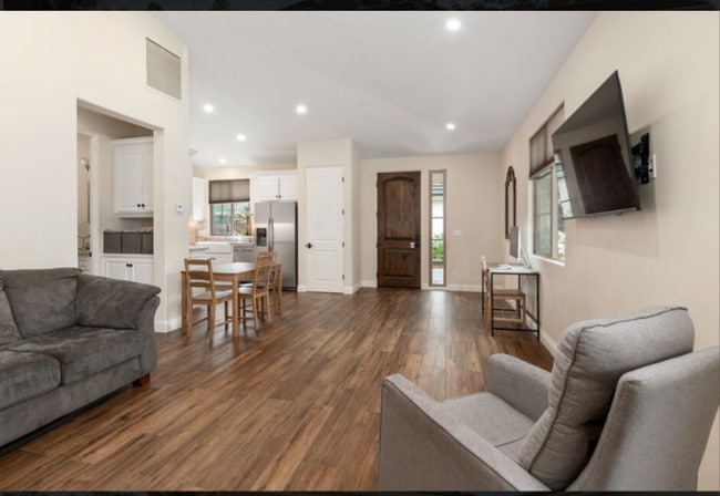 Building Photo - 423 Paso Del Norte
