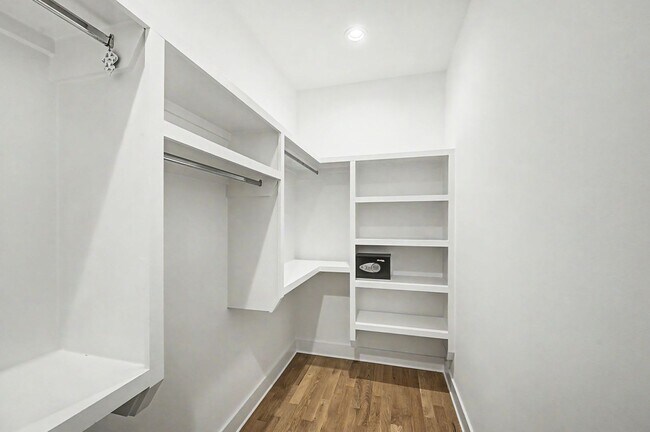 Building Photo - Stunning 3BR/3.5BA contemporary condo in the heart of Wedgewood-Houston!