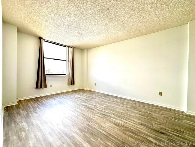Building Photo - 1470 NE 123rd St