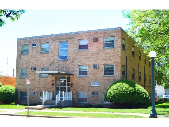 Building Photo - Clark Street