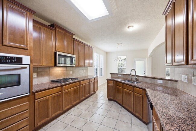 Building Photo - 2117 Rushing Spring Dr