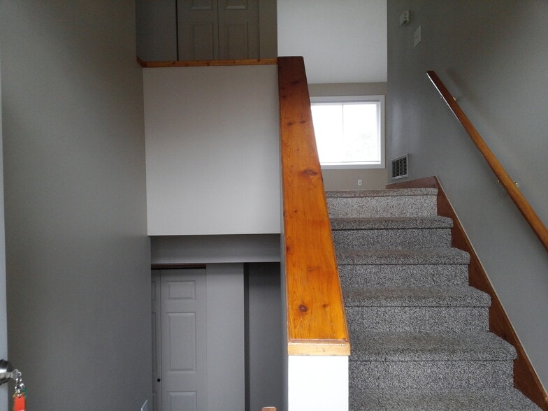 Entry - 4400 Manhattan W