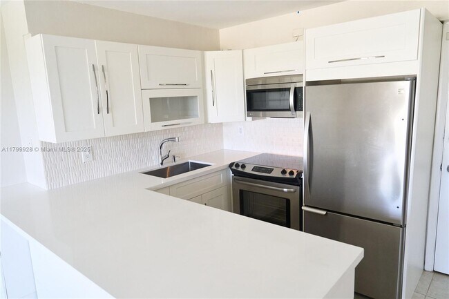 Building Photo - 3000 N Ocean Blvd