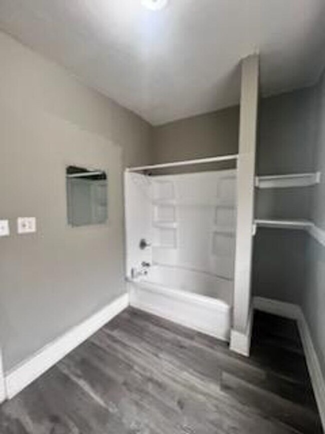 Building Photo - 724 Cecil Ave