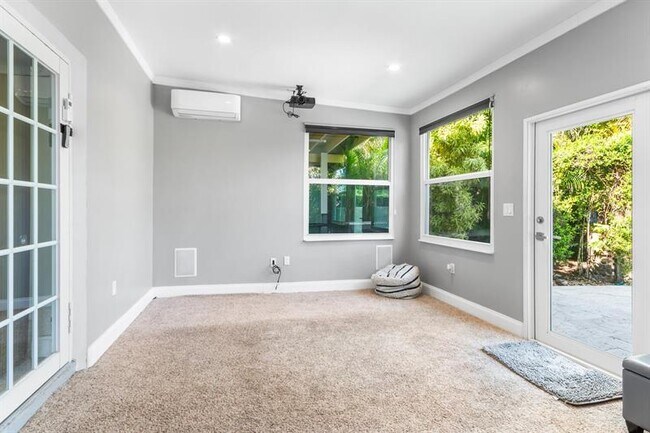 Building Photo - 9210 Oak Grove Cir