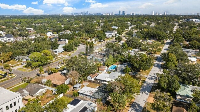 Building Photo - 4619 W Bay Villa Ave