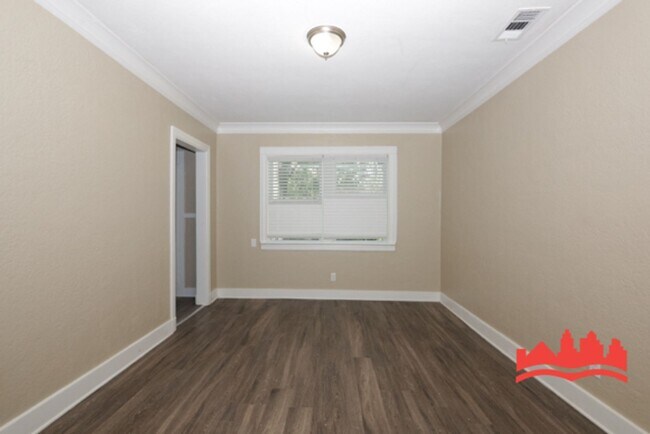 Building Photo - 2415 Arlington Ave