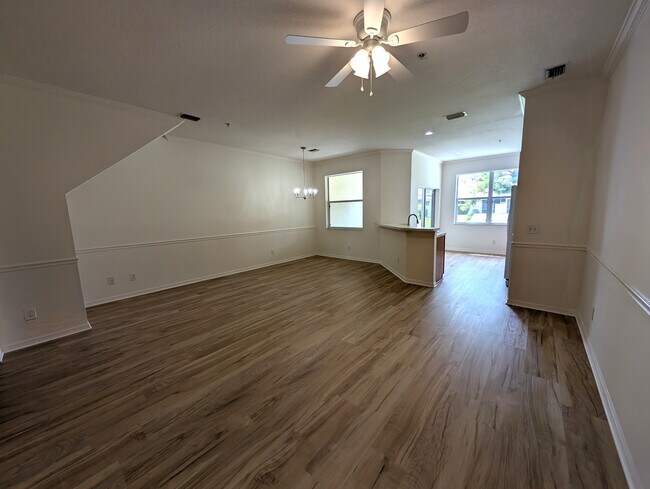Building Photo - 4004 Crabtree Ave