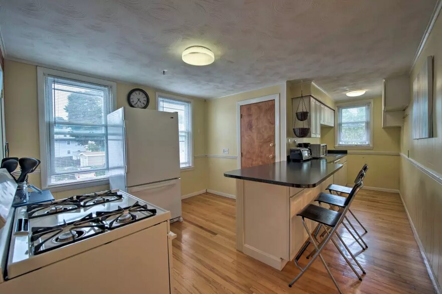 Building Photo - 36 Pembroke Ave