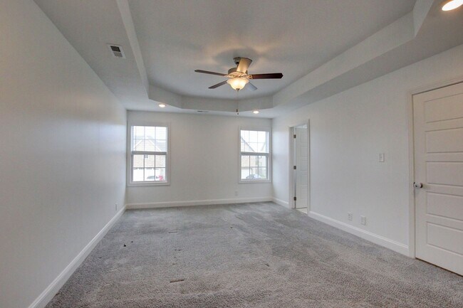 Building Photo - 702 Ellie Nat Dr