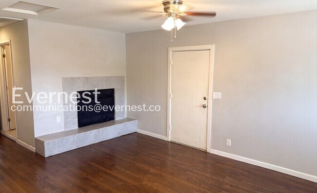 Building Photo - 3-Bed/2-Bath Home/ Pet Friendly/Available Now!