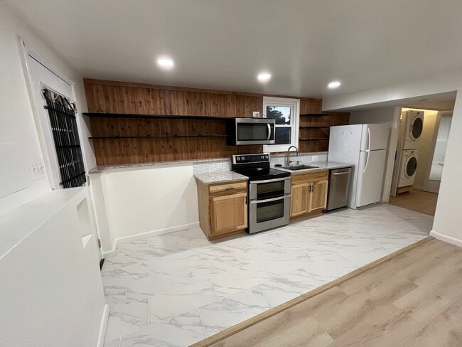 Building Photo - 9241 Pinenut Ct