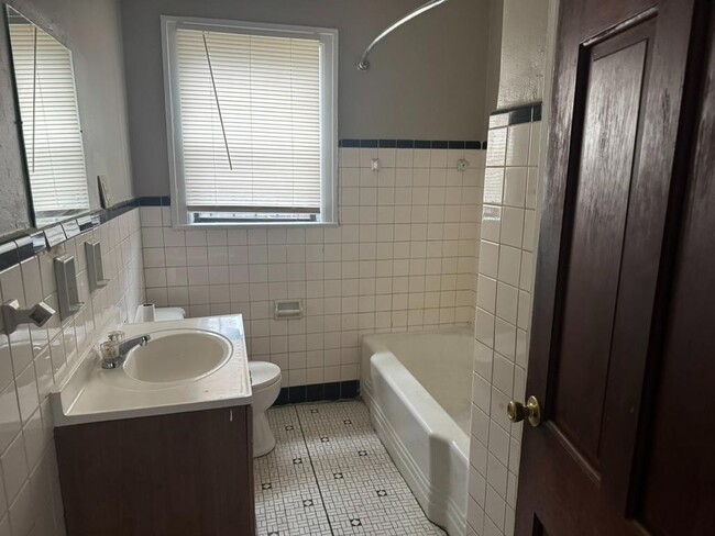 Building Photo - 2027 36th Ave N