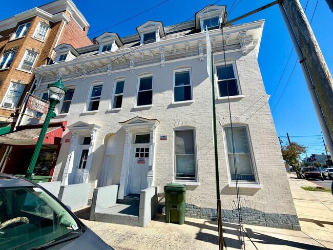 Building Photo - 162 S Potomac St