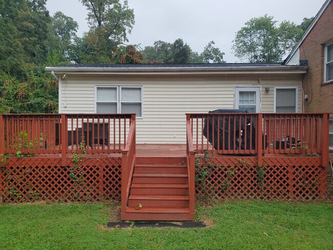 Building Photo - 7010 Leesville Blvd