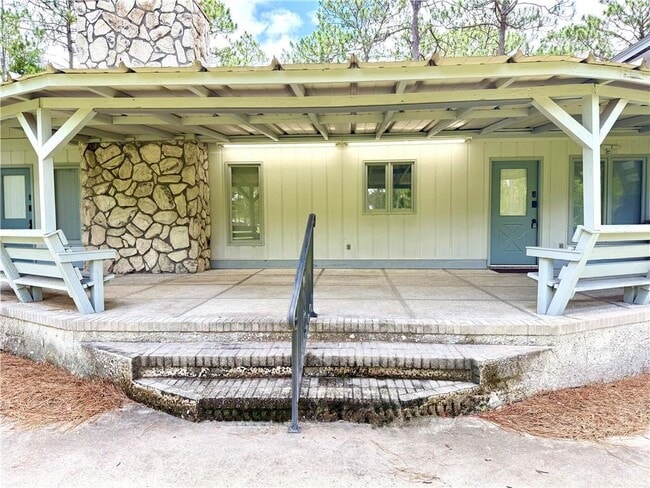Building Photo - 28 Pine Forest Dr W