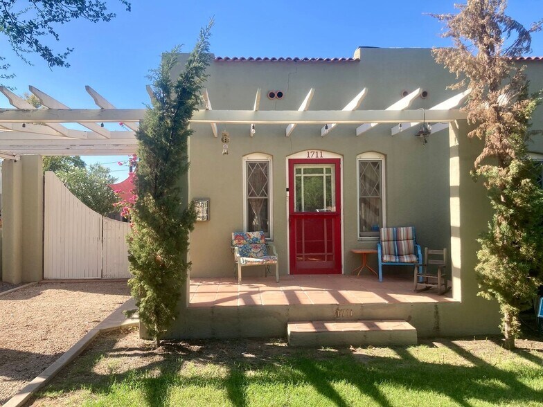 Primary Photo - 1711 E Earll Dr