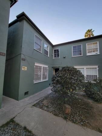 Building Photo - 5940 Melrose Ave