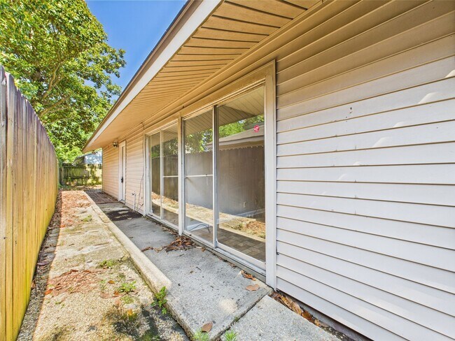 Building Photo - 513 Fox Run Ave