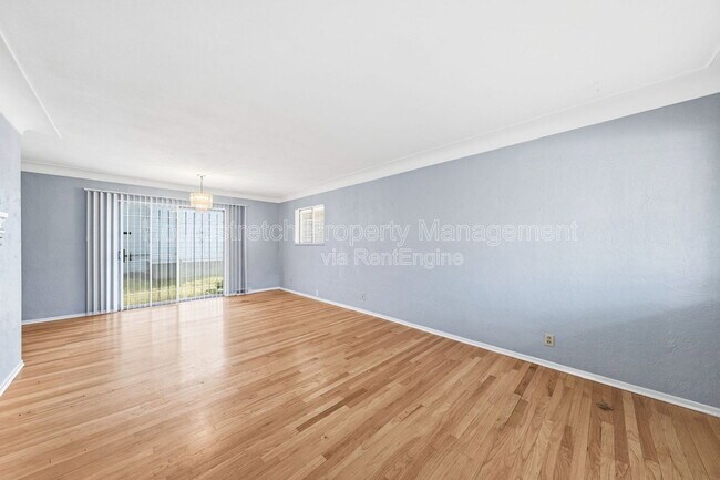 Building Photo - 2301 Belleview Ave