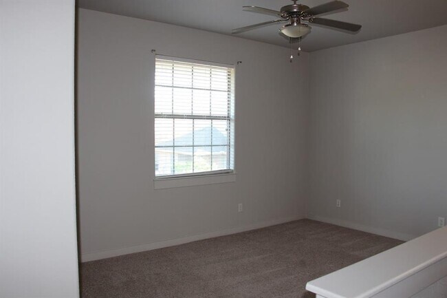 Building Photo - 12800 Venice Ln