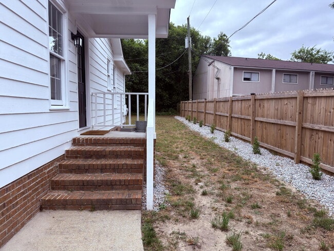 Building Photo - Move-In ready-Rosewood 3BR w/ Fenced Yard + Pet Friendly