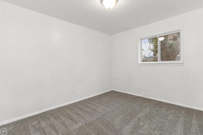 Building Photo - 946 Fairview Ave