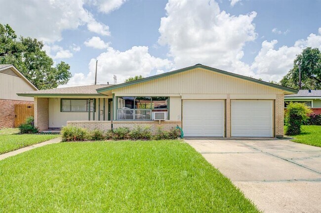 Building Photo - 8623 Norton Dr