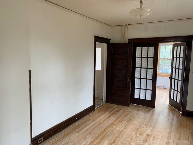 Building Photo - AVAILABLE JUNE 2025 - Great 4 Bed, 1 Bath in East Duluth!