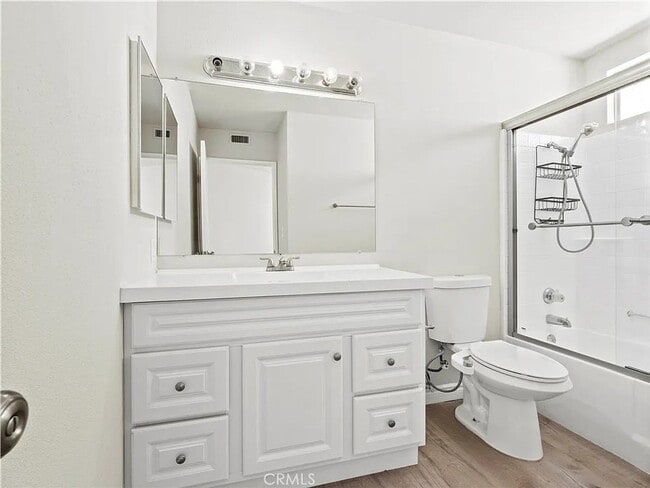 Building Photo - Luxurious 2-Bedroom Townhome with Loft in ...