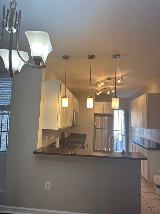 Building Photo - Newly Renovated! Hardwood Flooring First F...