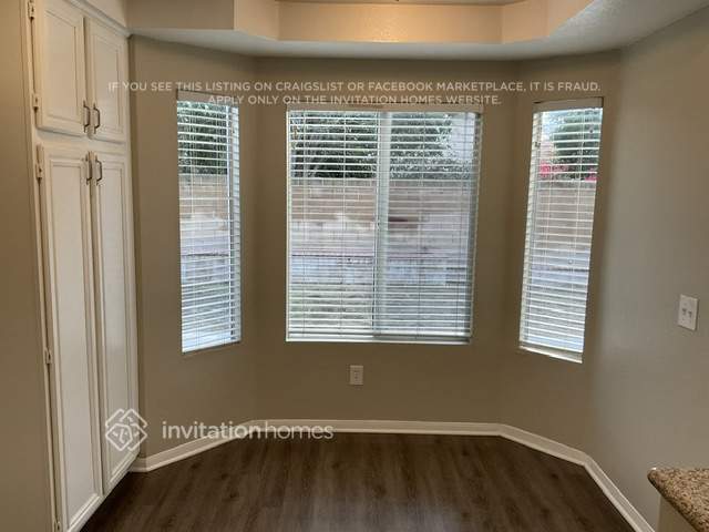 Building Photo - 2035 W Sunnyview Dr