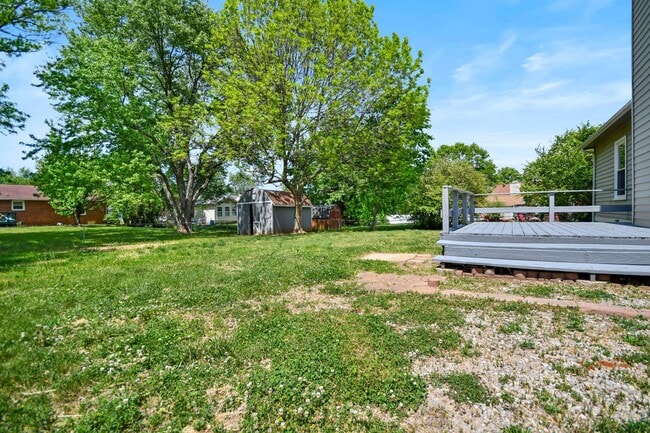 Building Photo - Pet Friendly Three Bedroom!