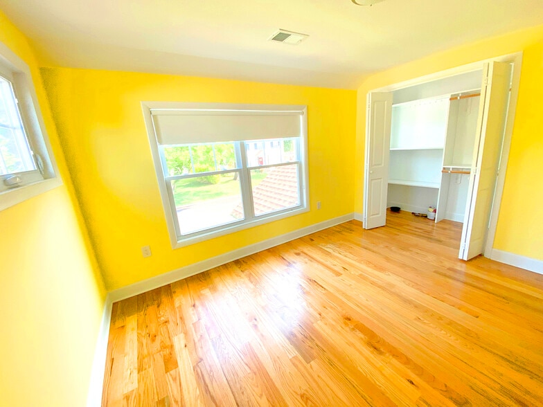 Building Photo - 1860 Cider Mill Rd