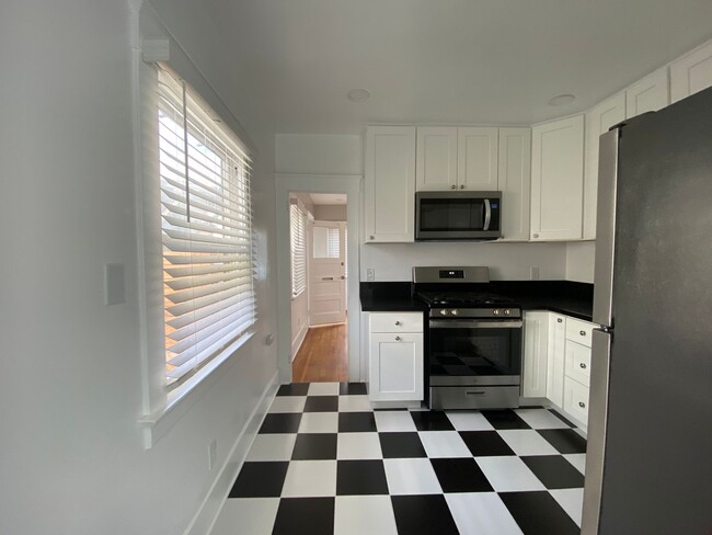 Building Photo - Cottage in the Heart of North Park!!